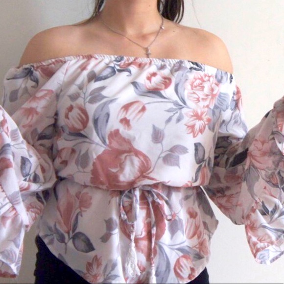 •𝙾𝚏𝚏-𝚂𝚑𝚘𝚞𝚕𝚍𝚎𝚛 𝙱𝚕𝚘𝚞𝚜𝚎• - Picture 1 of 3